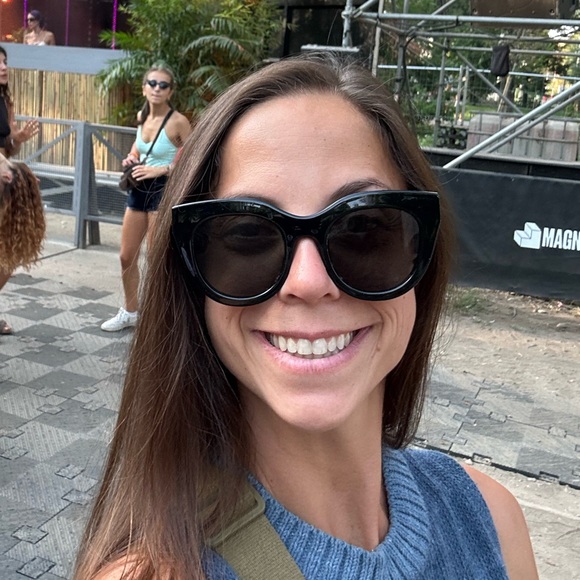 Profile Picture of Andrea Remski (@andremski) on Poshmark