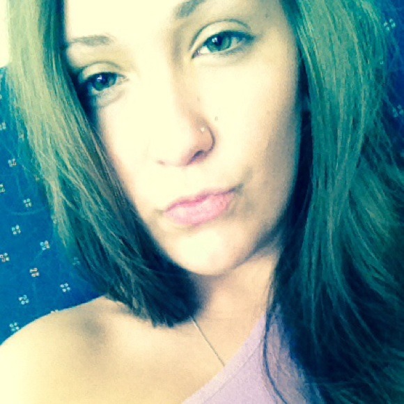Profile Picture of Hannah Mcelroy (@haaan_19) on Poshmark