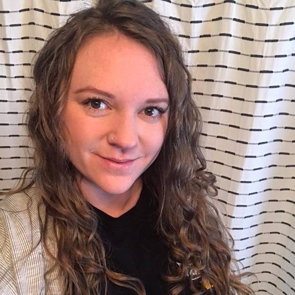 Profile Picture of Danielle Kreinbring (@only1dizzy) on Poshmark