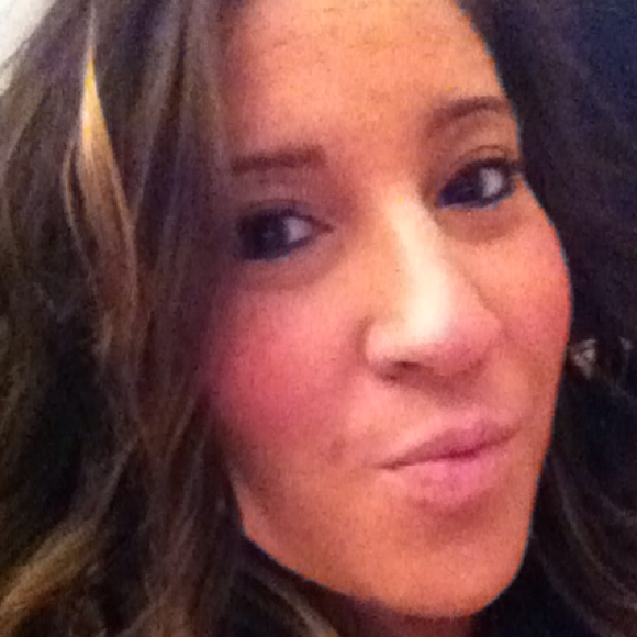 Profile Picture of Melanie Gonick (@mgonick) on Poshmark