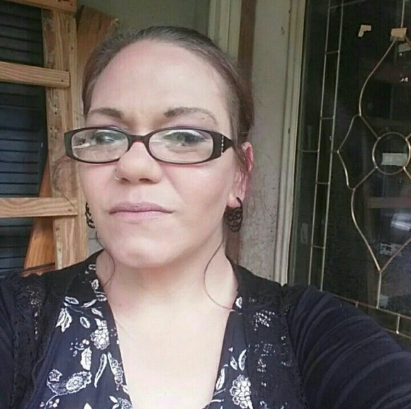 Profile Picture of Christie Lindsay (@chrislin1980) on Poshmark