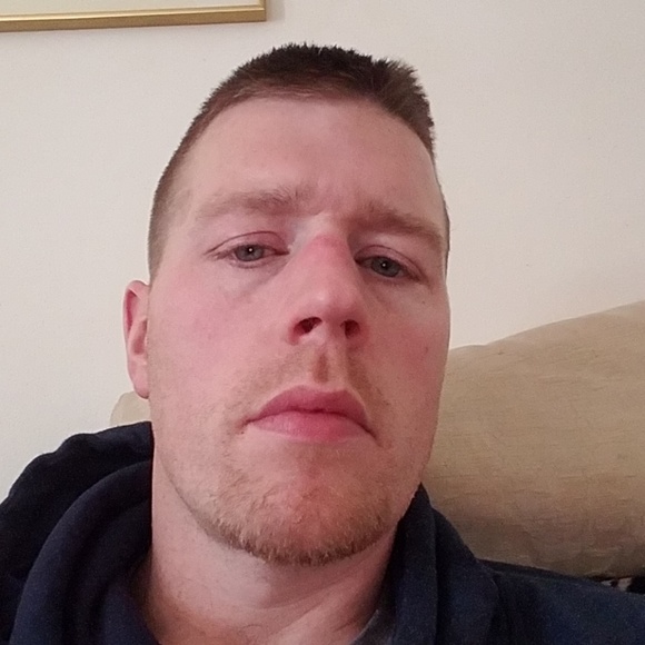 Profile Picture of Daniel Sprouls (@sprouls33) on Poshmark