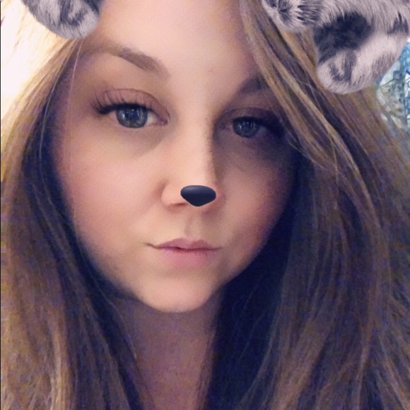 Profile Picture of Carley Stillman (@carley_marley) on Poshmark