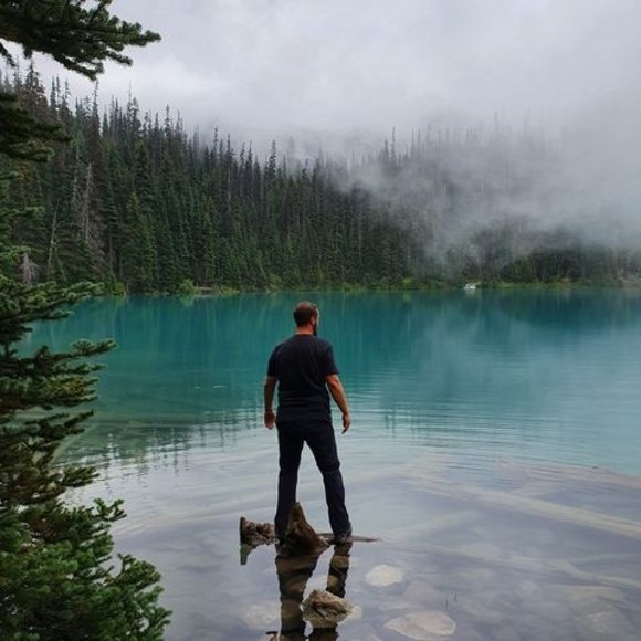 Profile Picture of Stephen Mercer (@stephen_mercer) on Poshmark