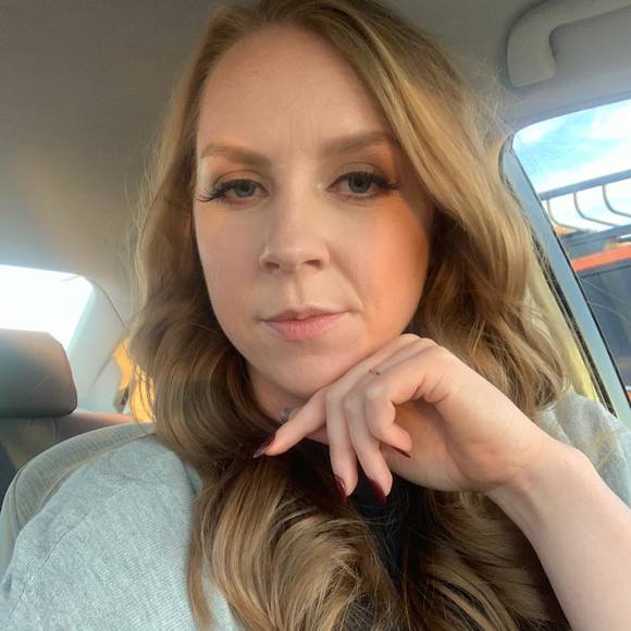 Profile Picture of Jen Nordhues (@jennordhues) on Poshmark