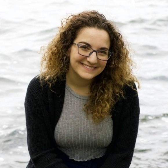 Profile Picture of Isabel White (@isabelwhite804) on Poshmark