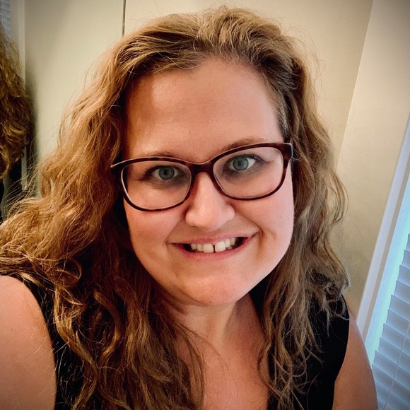 Profile Picture of Michelle Faubion (@jeniblake__) on Poshmark