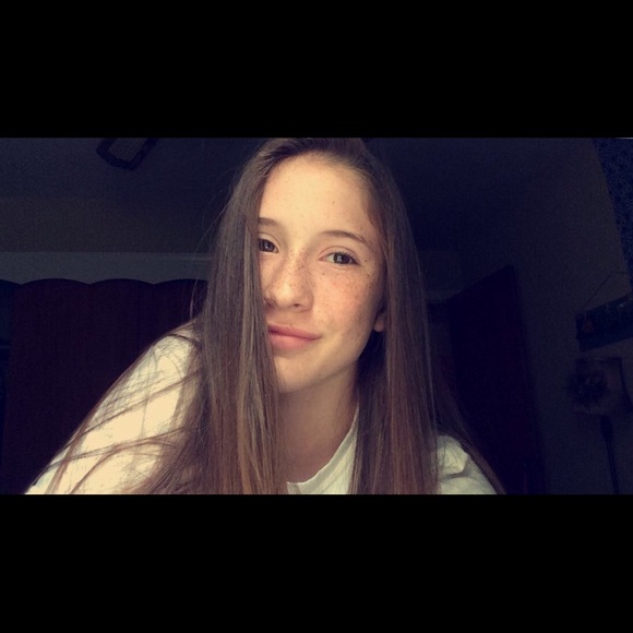 Profile Picture of Lily Cassmeyer (@lilycassmeyer) on Poshmark