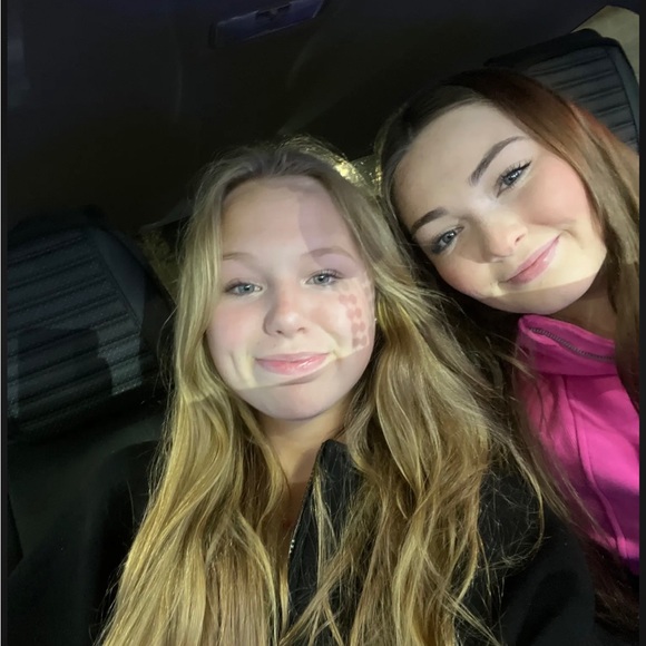 Profile Picture of Chrislee Mobley (@chrisleemobley) on Poshmark