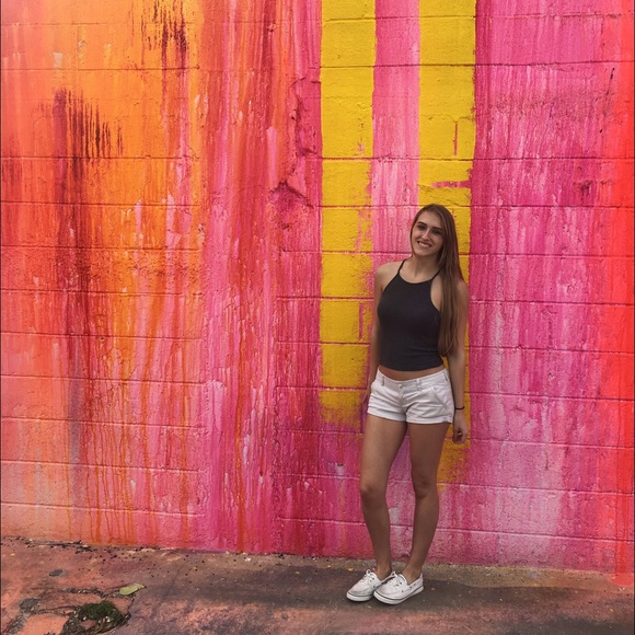 Profile Picture of Danielle Segarra (@dsegarra2) on Poshmark