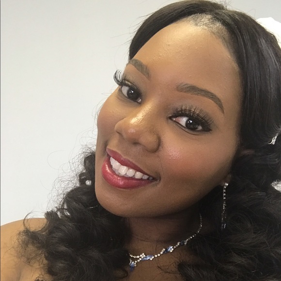 Profile Picture of Tongela Owens (@mrslarry17) on Poshmark