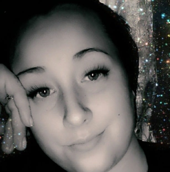 Profile Picture of Samantha Andersen (@sammiek513) on Poshmark