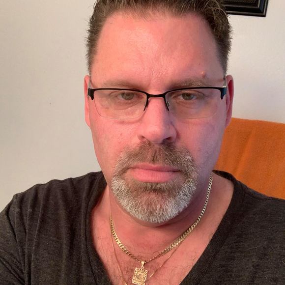 Profile Picture of Glenn Cooperman (@glenncprmn) on Poshmark