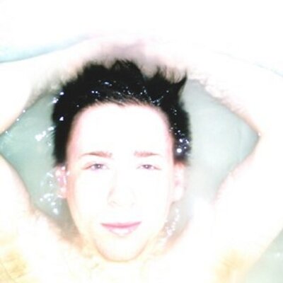 Profile Picture of Lee S Robertshaw (@elspeth_lives) on Twitter