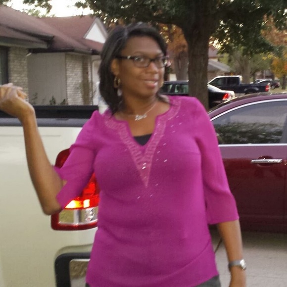 Profile Picture of Twyla Robertson (@twylarobertson) on Poshmark