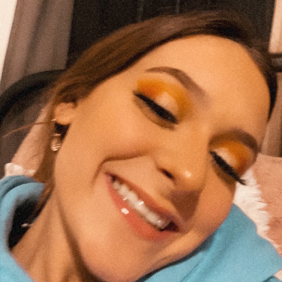 Profile Picture of Mya Fuhrer (@myafuhrer) on Poshmark
