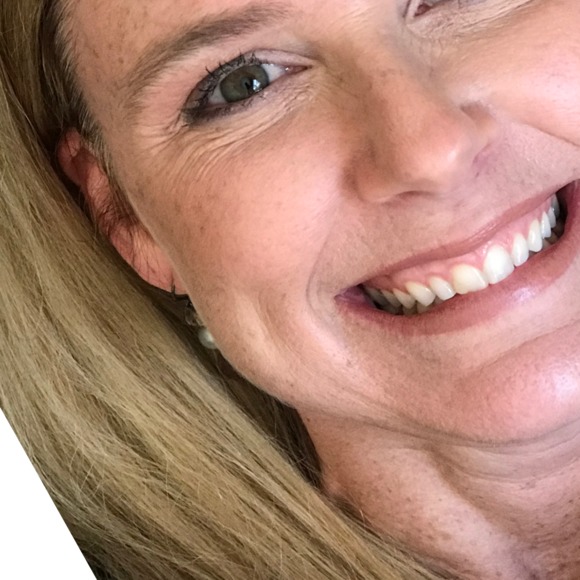 Profile Picture of Sherri Moody (@smoosing) on Poshmark