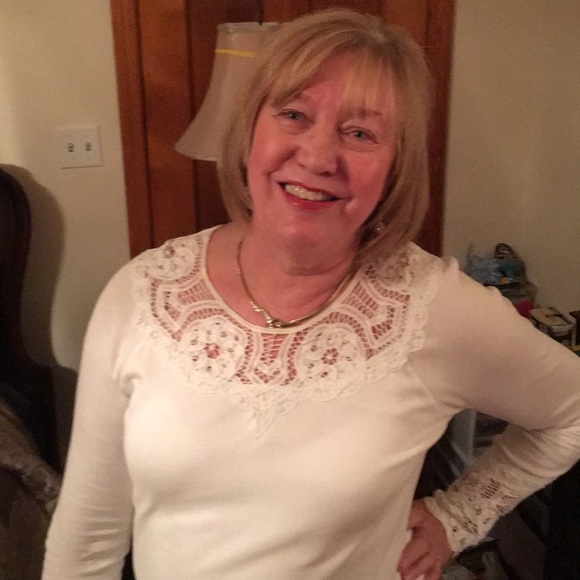 Profile Picture of Patricia Lind (@pllind) on Poshmark