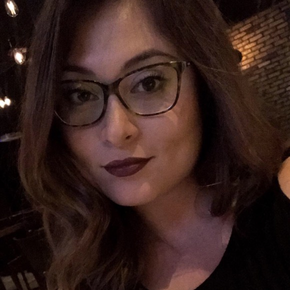 Profile Picture of Karen Claros (@_karengc) on Poshmark