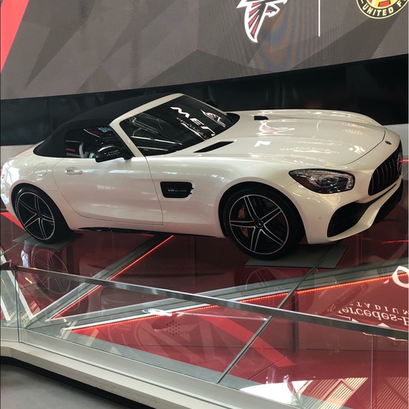 Profile Picture of Joya King (@trenayk) on Poshmark