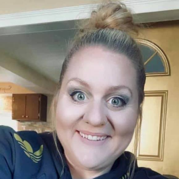 Profile Picture of Roxanne Lambert (@jovigrl83) on Poshmark