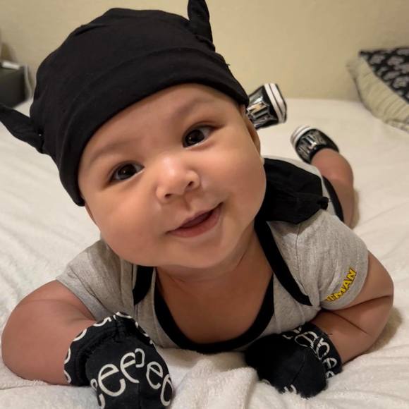 Profile Picture of Mark oliver Espiritu (@moespiritu) on Poshmark