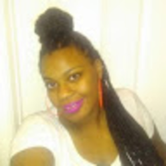 Profile Picture of Jessica Bailey (@jessimae2003) on Poshmark