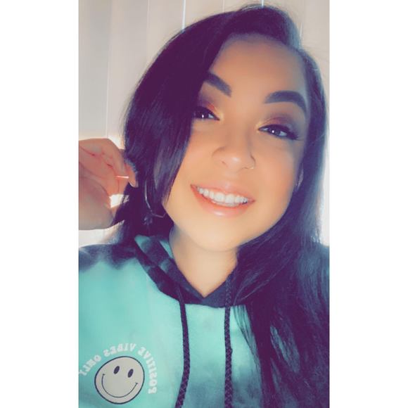 Profile Picture of Maria Peral (@mariaperal15) on Poshmark