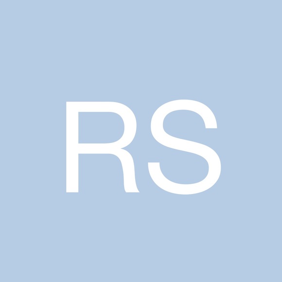 Profile Picture of Renee Sumner-makris (@reneerose96) on Poshmark