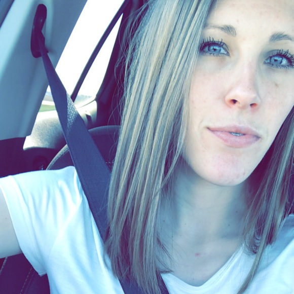 Profile Picture of Catelyn Mefferd (@mefferdc) on Poshmark