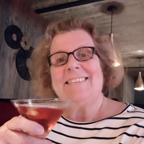 Profile Picture of Doris Ash (@dorisash) on Poshmark