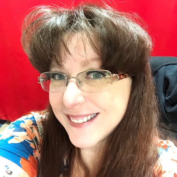 Profile Picture of Kathy Dunn (@kfantasy) on Poshmark