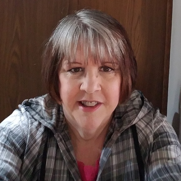 Profile Picture of Deborah Mcclure (@deborahmcclure) on Poshmark