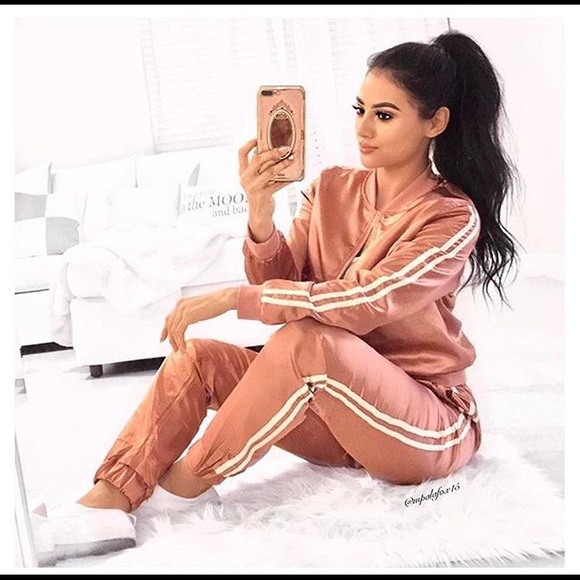 Profile Picture of Akima Normil (@shebeauty24) on Poshmark