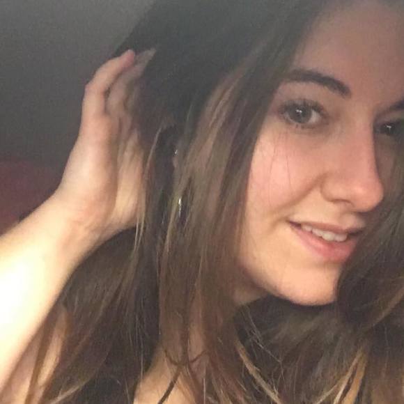 Profile Picture of Jade Baillargeon (@jadoulove_) on Poshmark