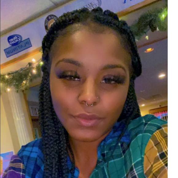 Profile Picture of Tiyon Blackman (@tiyonblackman) on Poshmark