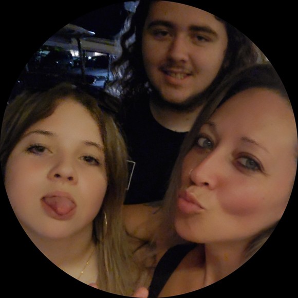 Profile Picture of Cassandra Mccurdy (@cassandra_s86) on Poshmark