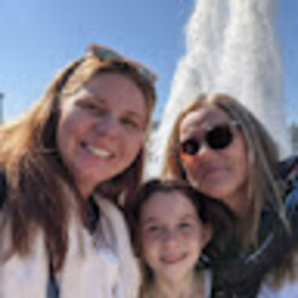 Profile Picture of Sara Crosswhite (@saracrosswhite) on Poshmark