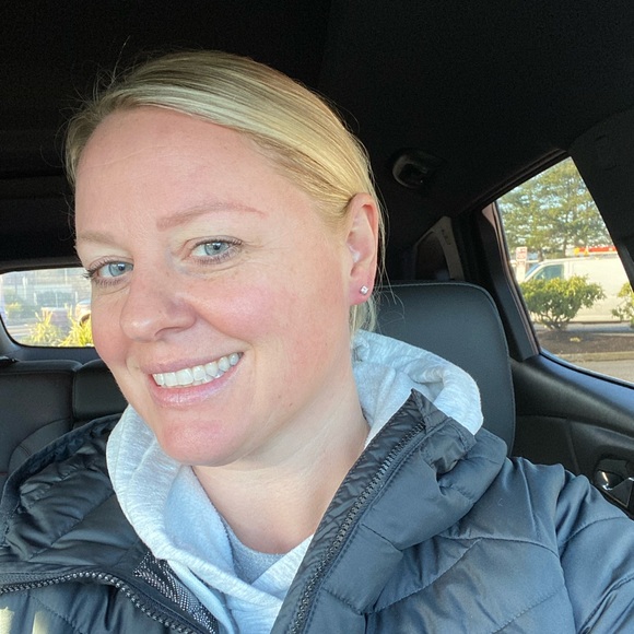 Profile Picture of Sally Wiedeman (@wied17) on Poshmark