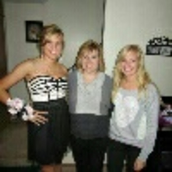 Profile Picture of Brittany Dimare (@sempresorelle) on Poshmark