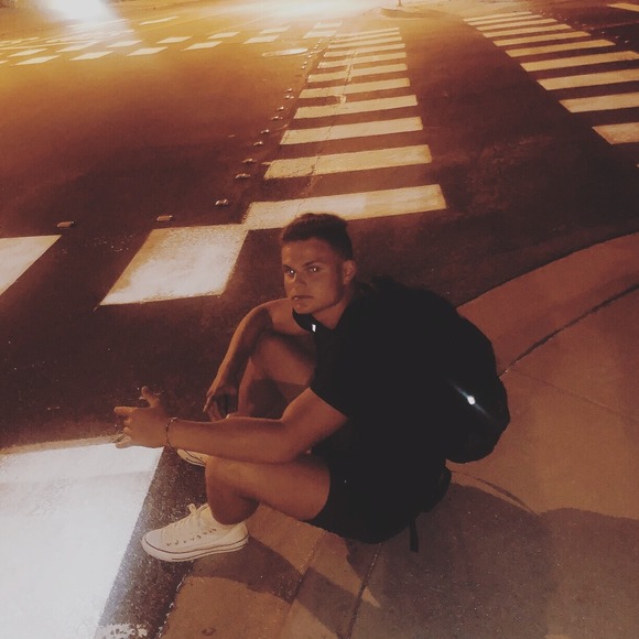 Profile Picture of Dylan Sipler (@dylans3) on Poshmark