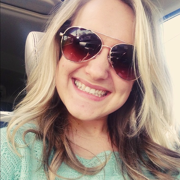 Profile Picture of Ashley Read (@asheerlady0725) on Poshmark