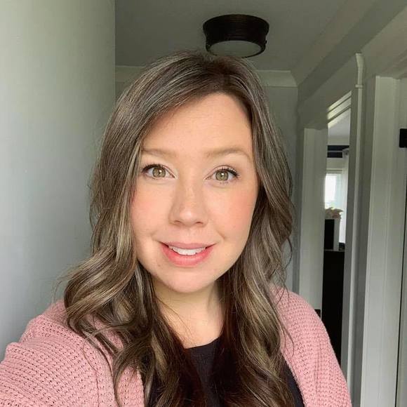 Profile Picture of Erica Glavine (@ericaglavine) on Poshmark