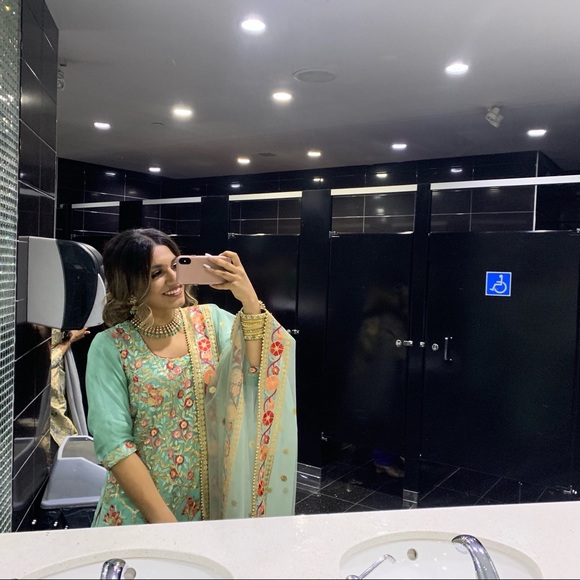 Profile Picture of Gurpreet Samra (@gurpsamra) on Poshmark