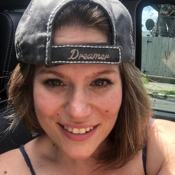 Crystal Alesio - Poshmark Profile Picture of Crystal Alesio (@mia_rhise) on Poshmark