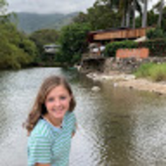 Profile Picture of Demilynn Liesch (@demilynnliesch) on Poshmark
