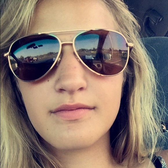 Profile Picture of Julia Dougherty (@juldancer) on Poshmark