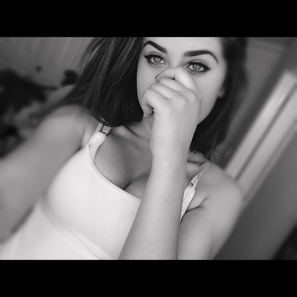 Profile Picture of Alleah Nabhani (@leah_babyyy) on Poshmark