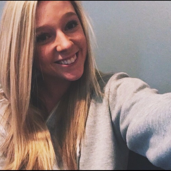 Profile Picture of Dakota Casarella (@dcasarella) on Poshmark