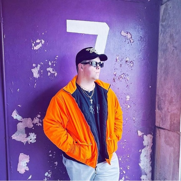 Profile Picture of Daniel Badenoch (@dandanbad) on Poshmark
